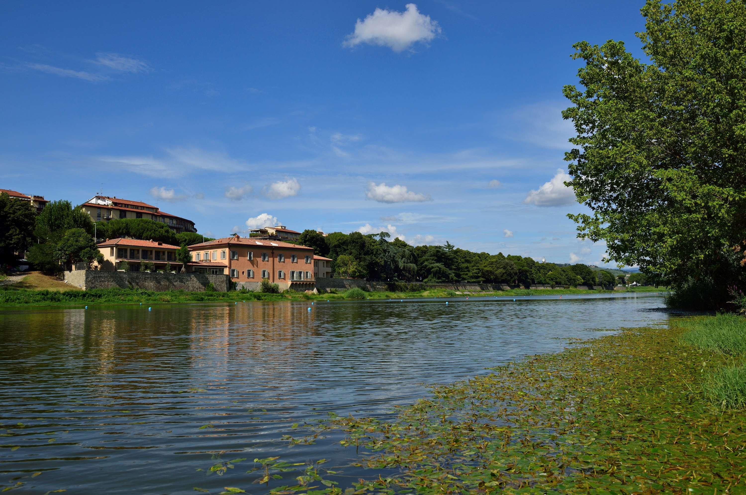 빌 술라르노 호텔 피렌체 외부 사진 The Arno near San Giovanni Battista