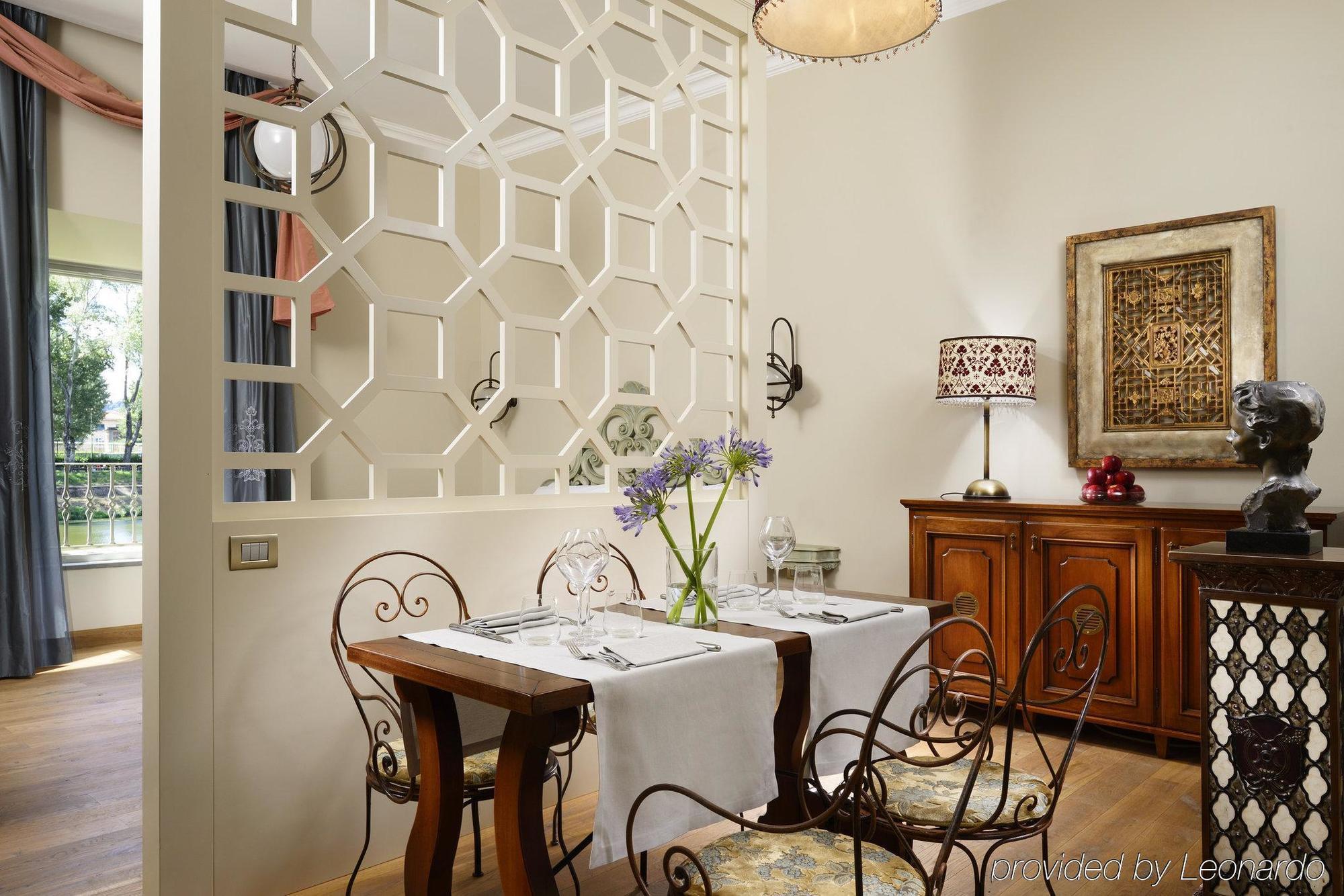 빌 술라르노 호텔 피렌체 외부 사진 A dining room